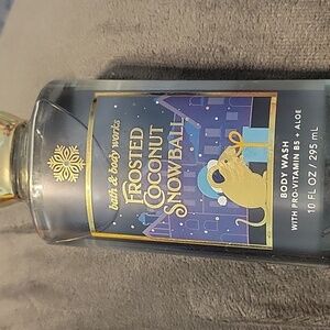 Frosted Coconut Snowball Body Wash